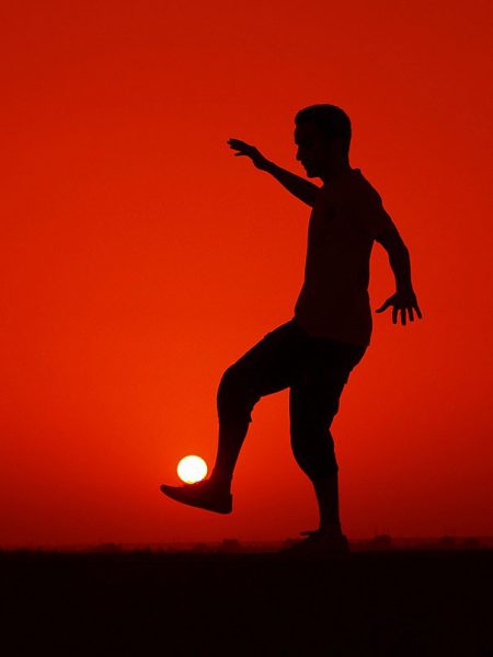 optical illusions balancing the sun 