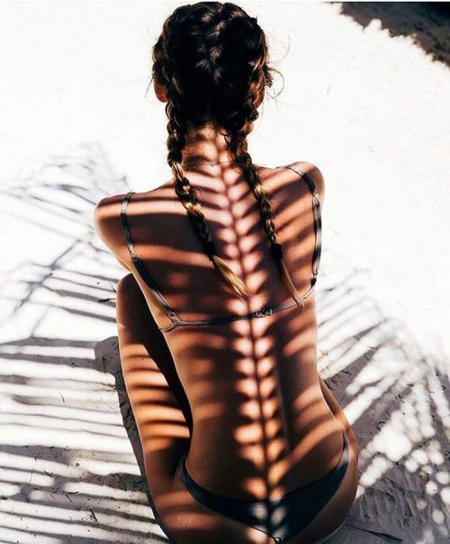 optical illusions on a girls back