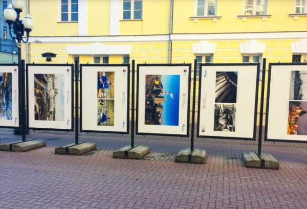 art exhibition out on the street 
